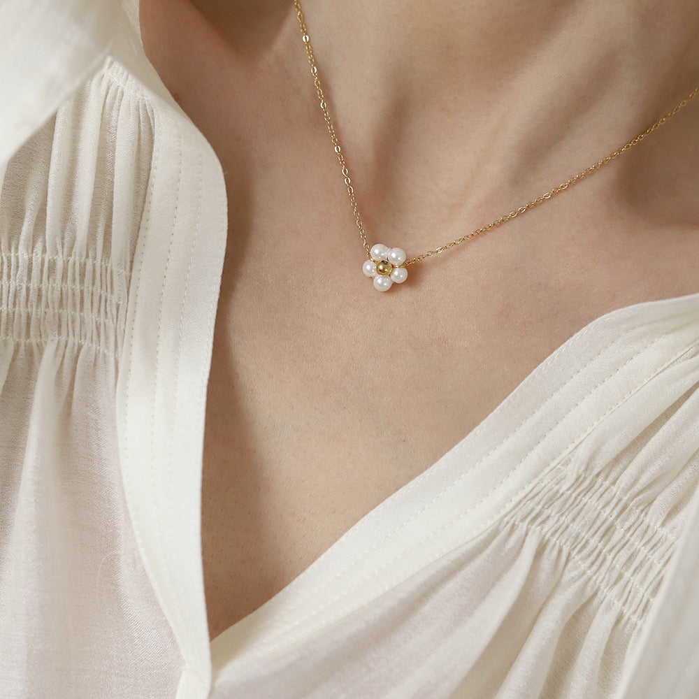 Flower Pearl Necklace