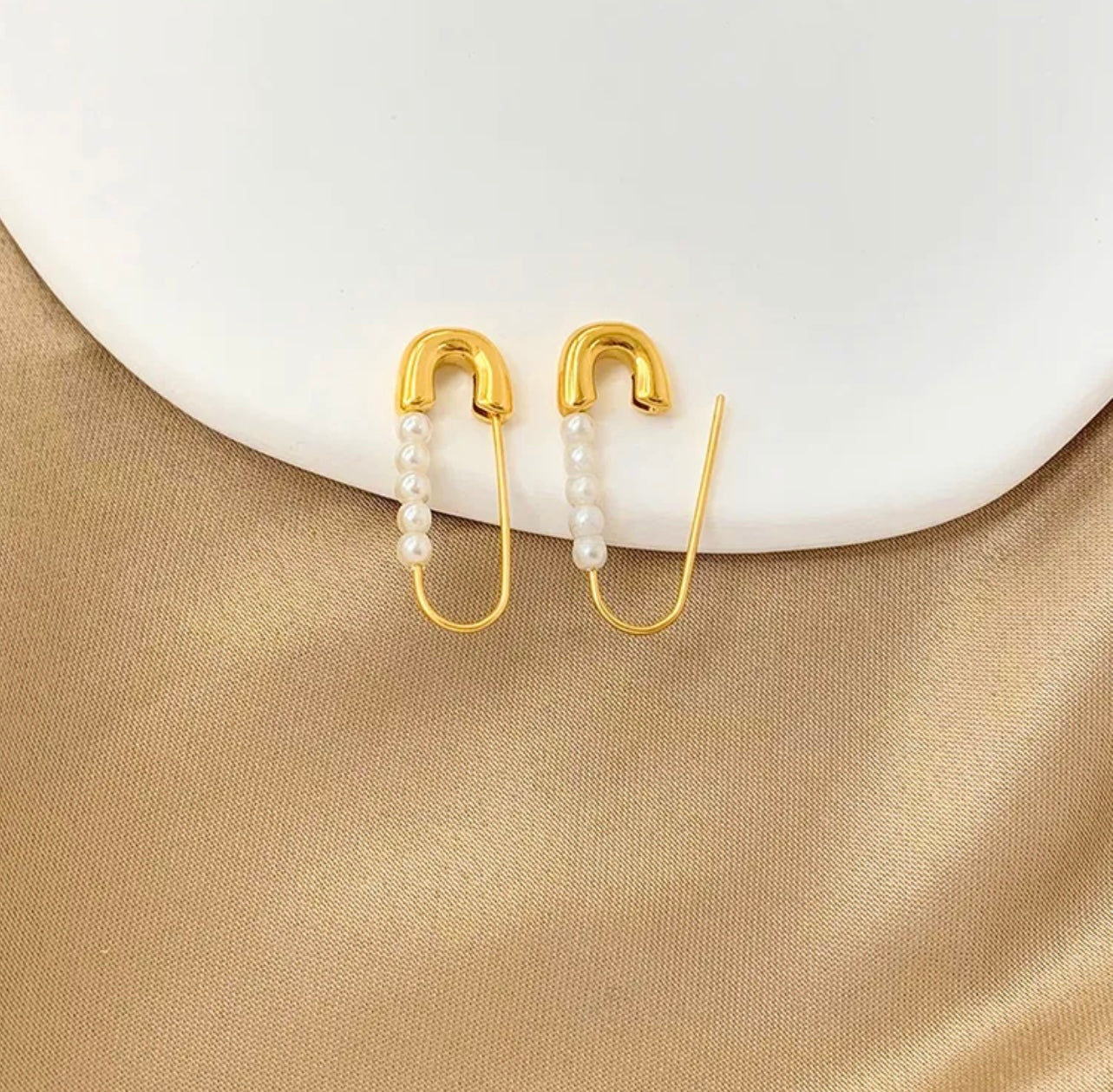 Pearl Safety-Pin Earring